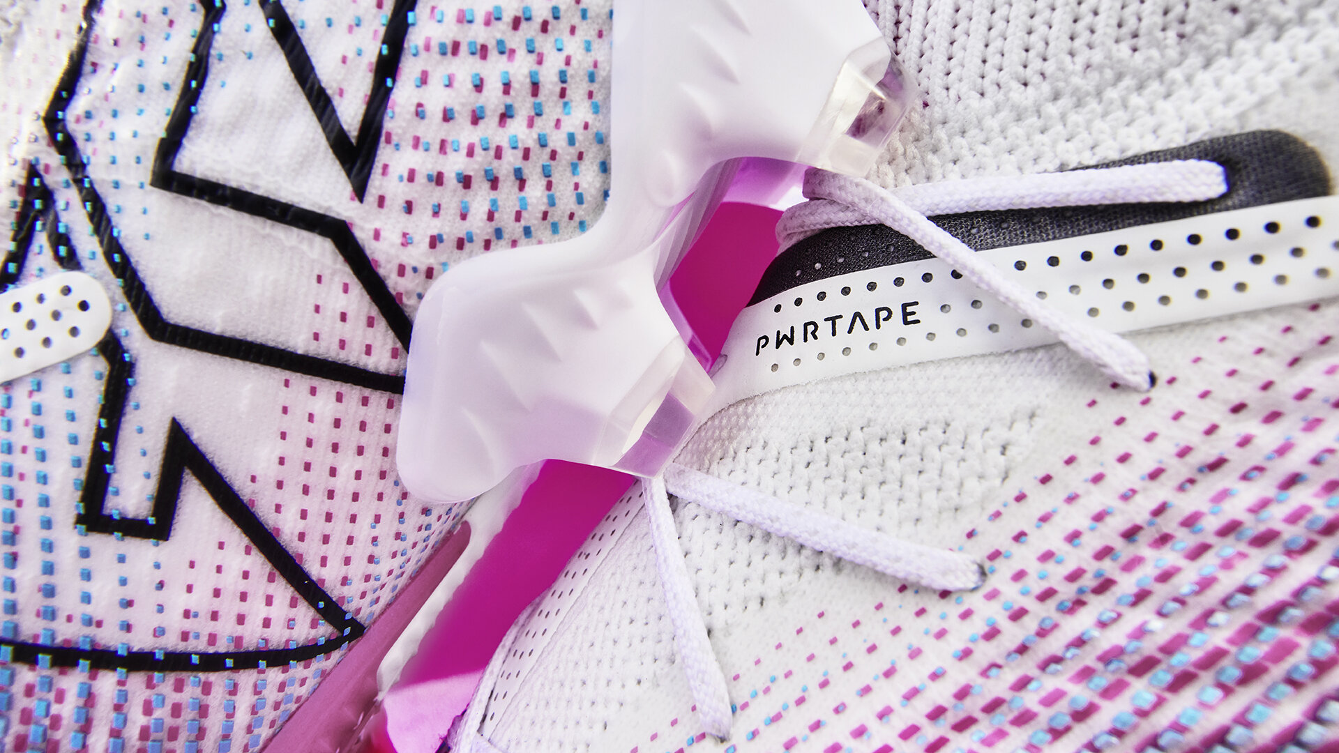 PUMA Future 7 Ultimate Fotballsko Hvit Rosa 