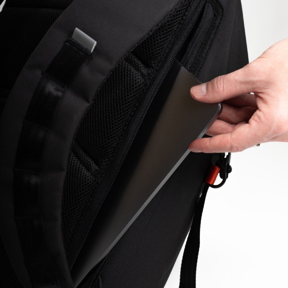 IAMRUNBOX Performance Rolltop Spin Bag 30L Løpesekk Grå