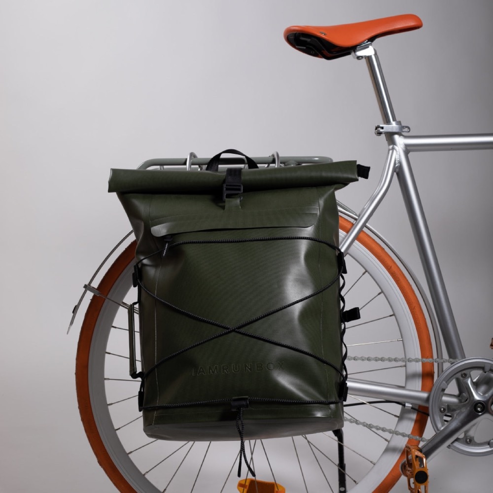 IAMRUNBOX Recycled Pannier Rolltop Sekk Sort